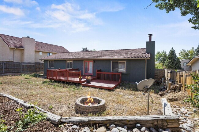 Building Photo - "Spacious 5-Bedroom Haven with 3 Full Bath...
