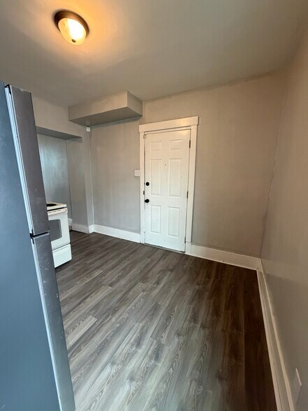 kitchen - 1305 Airbrake Ave