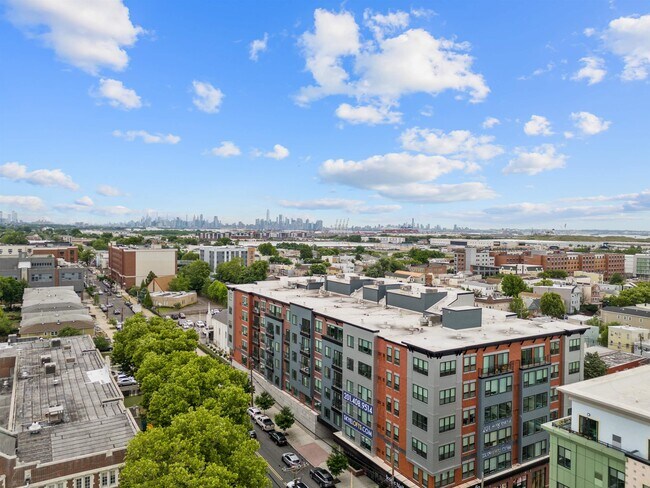 Building Photo - 250 Ave E