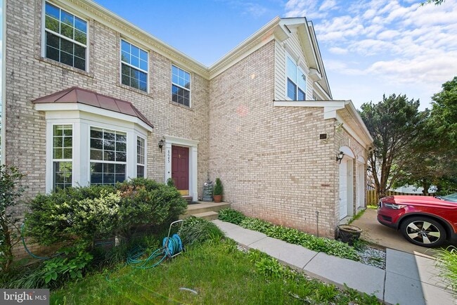 Building Photo - 8645 Huddersfield Way