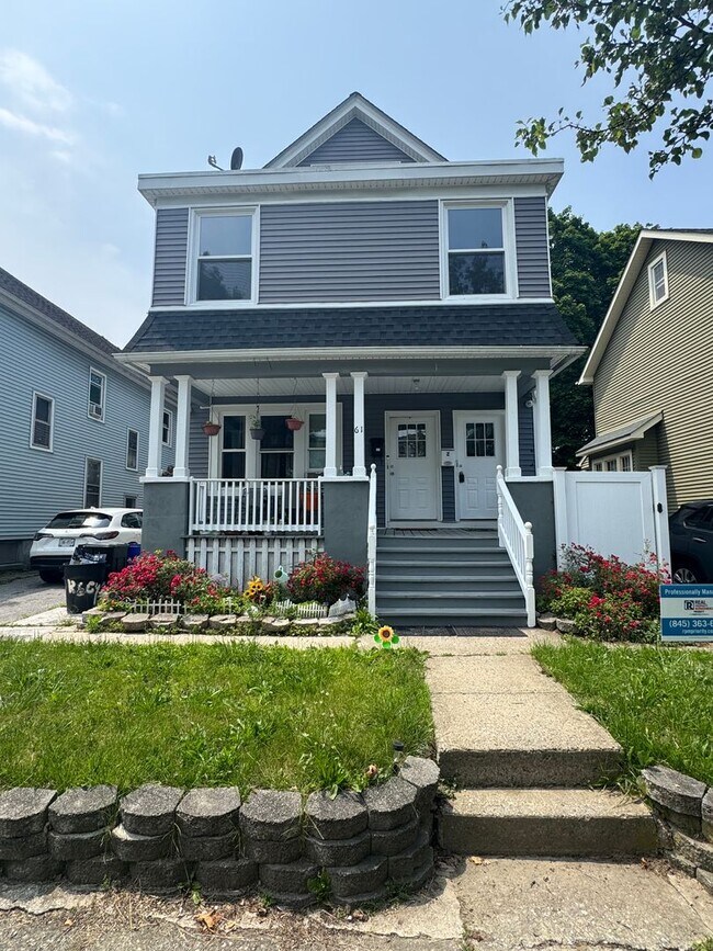 Building Photo - Stunning Renovated 4-Bedroom Home Near Dow...