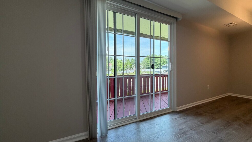 Building Photo - 4548 Rosemarie Dr