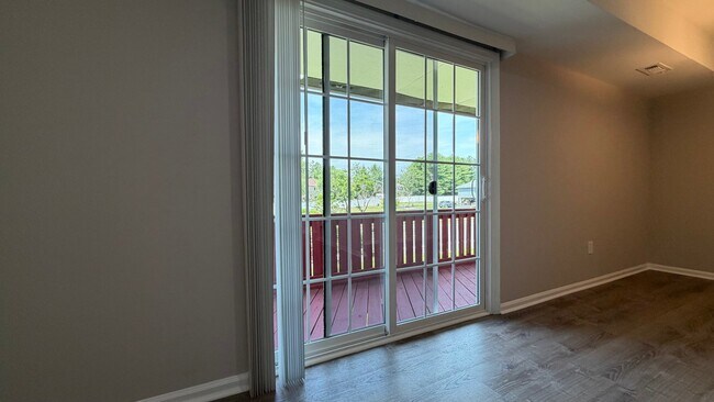 Building Photo - 4548 Rosemarie Dr