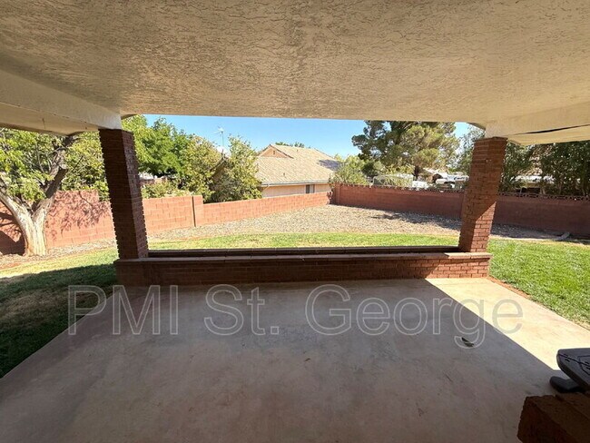Building Photo - 1149 E Elder Cir