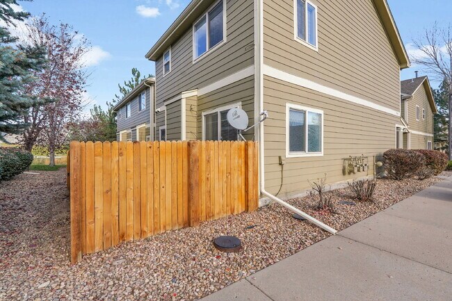 Building Photo - $1,675.00 - 2 Bedrooms, 2.5 Bathrooms, Townhouse in Thornton with Cozy Fireplace!