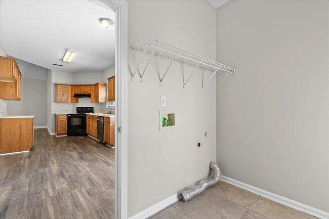 Building Photo - Available Now! 3 Bedroom 2 Bathroom Home i...