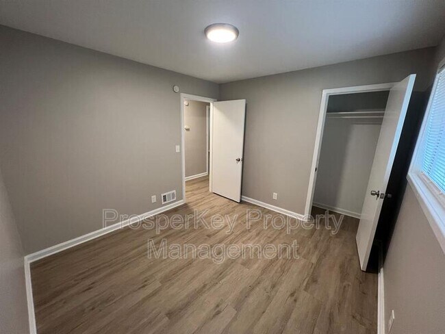 Building Photo - 1 Esquiline Ct