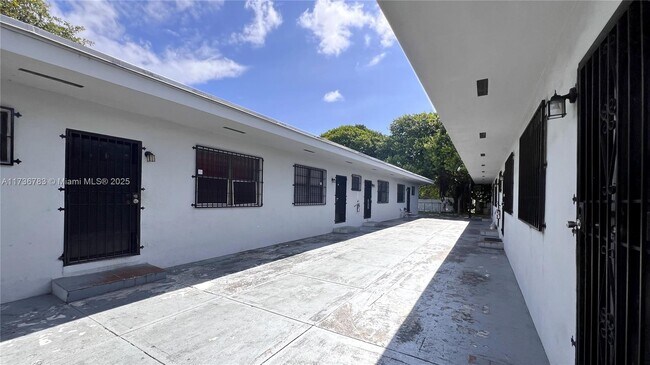 Building Photo - 3711 NW 24th Ave