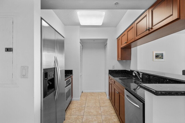 Building Photo - 347 N New River Dr E