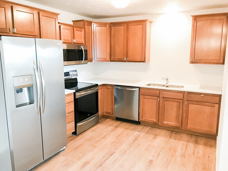 Primary Photo - 1333 Holton Dr