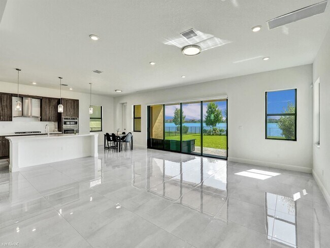 Building Photo - 5 br, 5.5 bath House - 9040 W Parkland Bay...