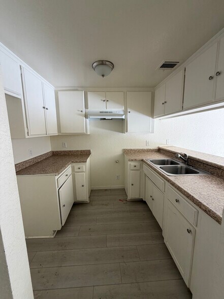 Building Photo - 43711 Challenger Way