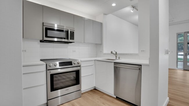 Building Photo - EPIC REA - Modern-Style 1 BR/1 BA Condo in...