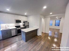 Building Photo - 61 Joy St