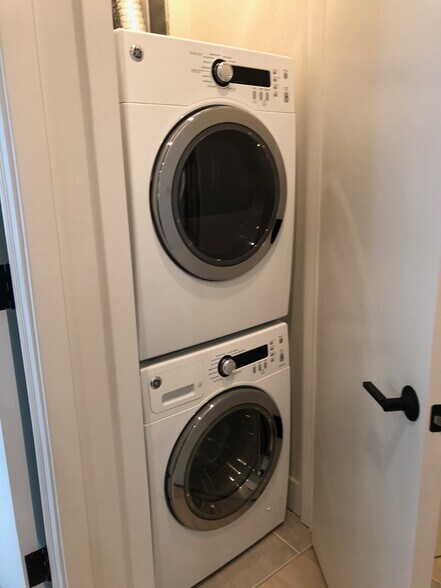 In-unit washer & dryer - 475 New York Ave NW