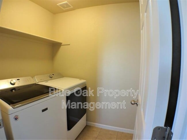 Building Photo - 573 E Eaton Rd