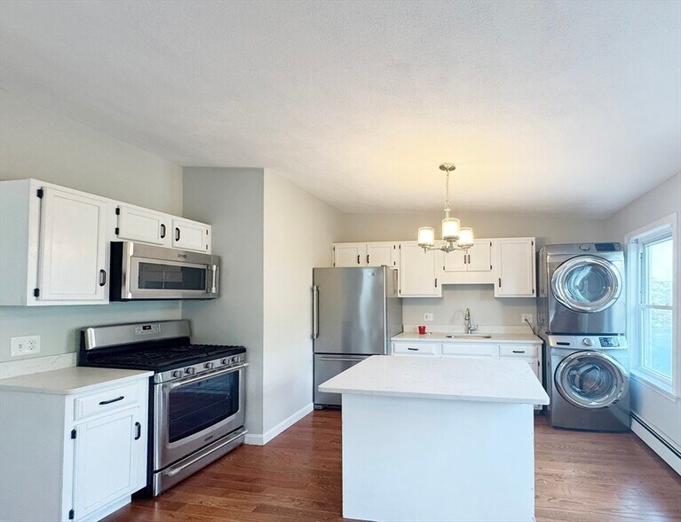 Primary Photo - 211 London St
