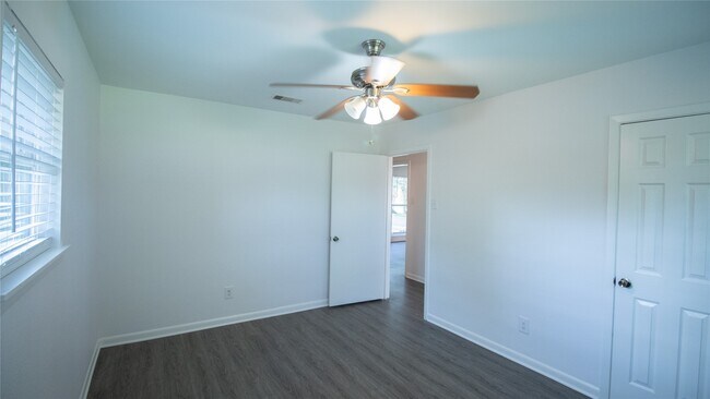 Building Photo - 322 Broad Ripple Dr
