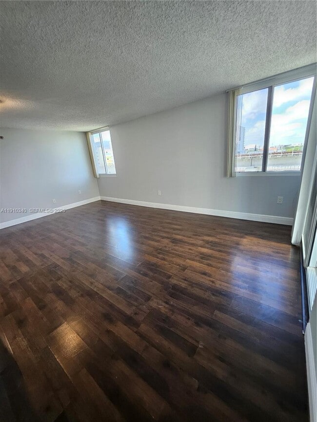 Building Photo - 850 N Miami Ave