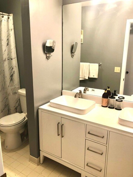 Building Photo - 1100 Duncan Cir