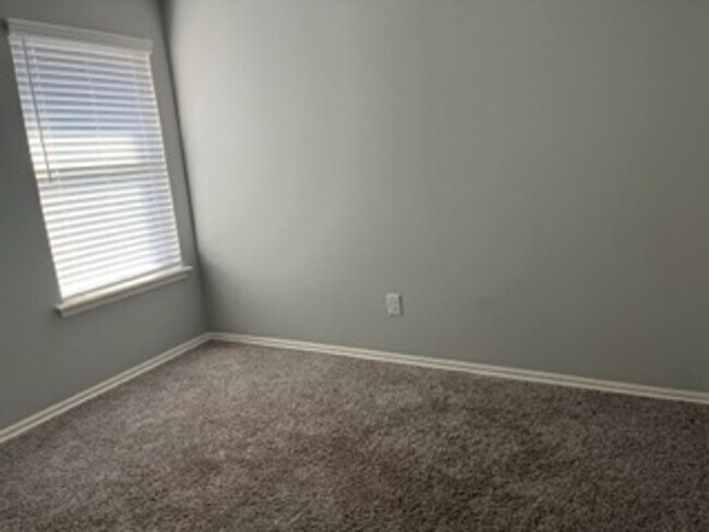 Building Photo - 4612 Emerald Knoll Rd