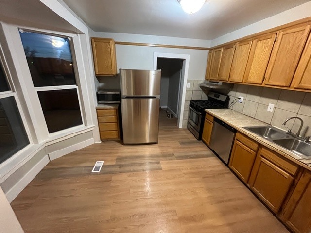 Building Photo - 803 W Cedar St