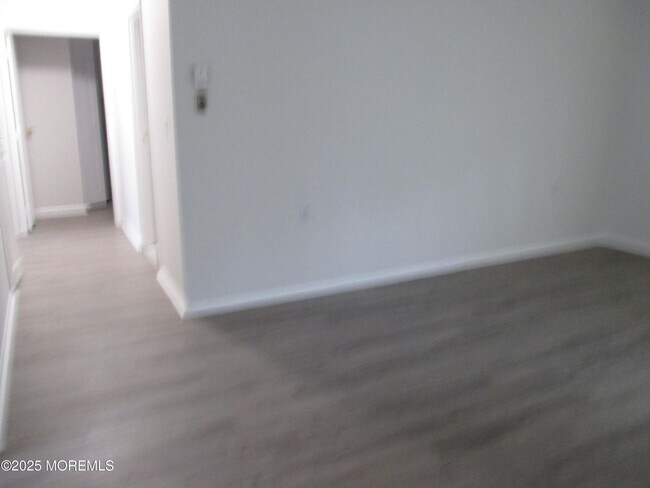 Building Photo - 111B Edinburgh Ln