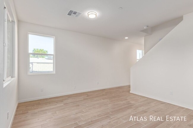 Building Photo - 2 WEEKS FREE RENT IF MOVED IN BY 3/15!  Ur...