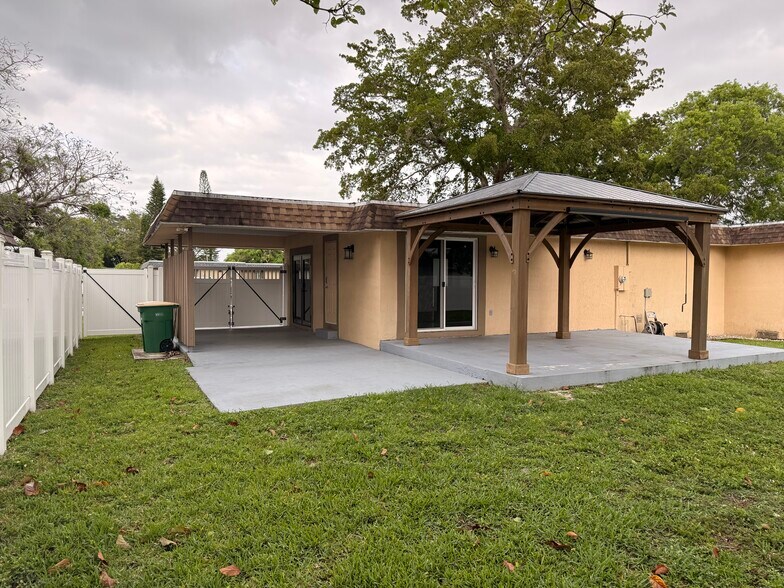 Building Photo - 7907 NW 73rd Ter