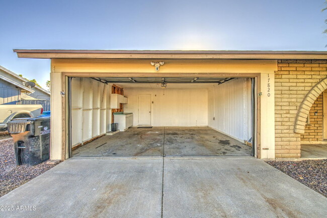 Building Photo - Move in Ready, Electricity Included!!