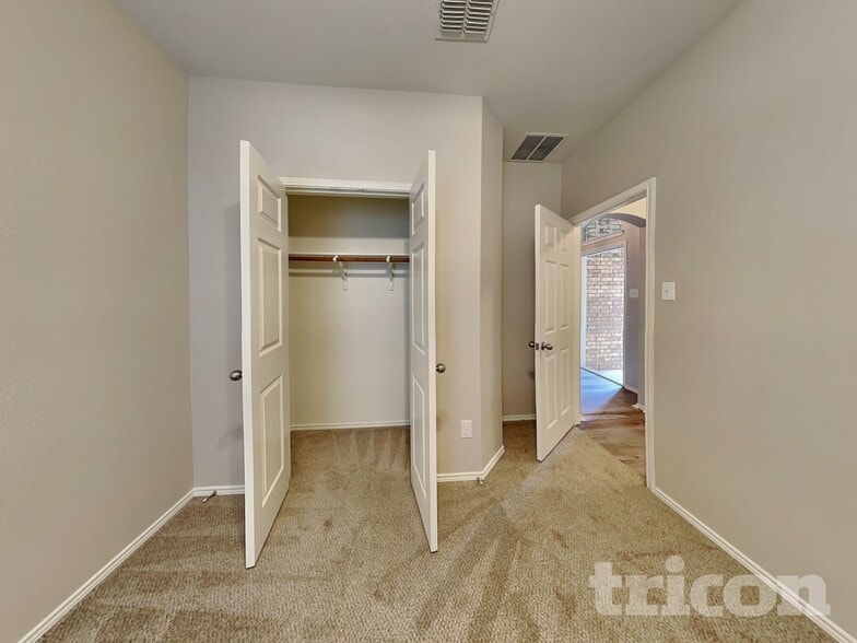 Building Photo - 707 Fireberry Dr