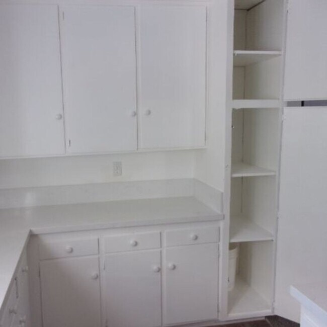 Building Photo - Spacious Private Home with Pool on Nearly Half an Acre