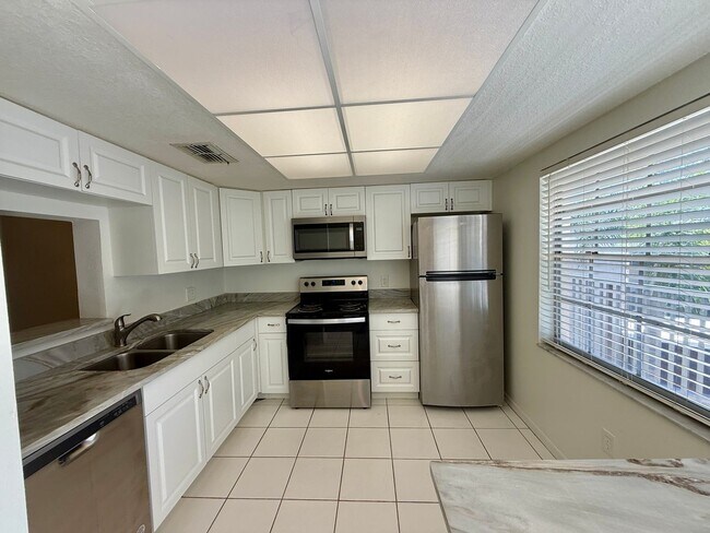 Building Photo - Dunedin 55+ 2/1 Condo