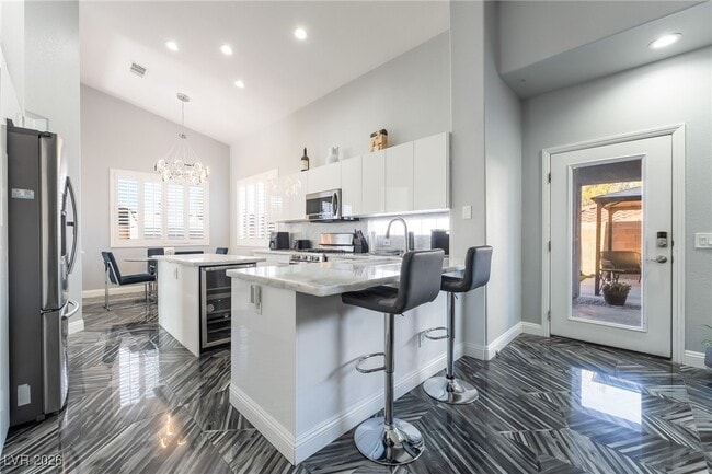 Building Photo - 2076 E Wigwam Ave