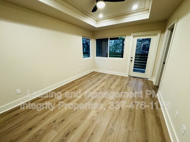 Building Photo - 136 Greentree Dr