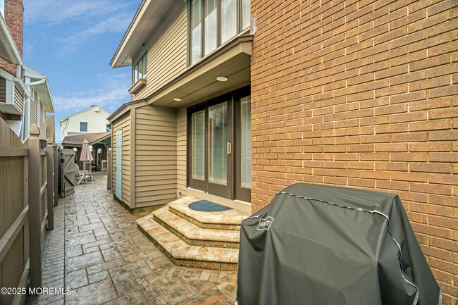 Building Photo - 8 Ortley Ave