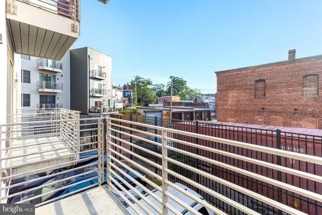 Building Photo - 1350 Maryland Ave NE