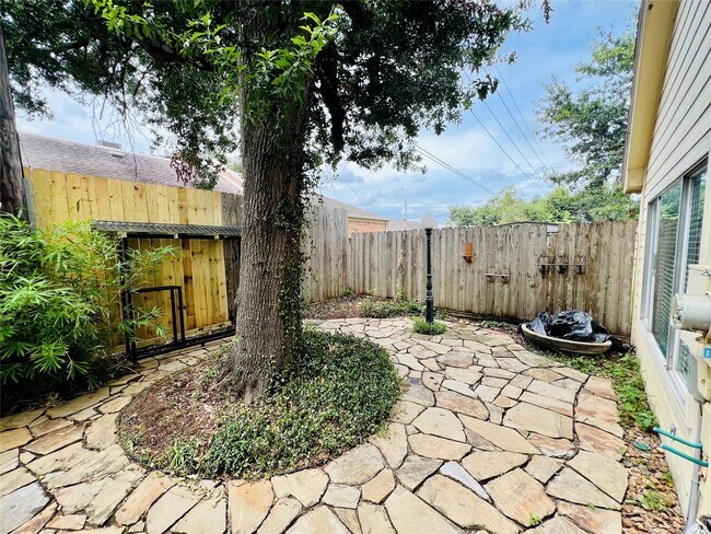 Building Photo - 16079 Hidden Acres Dr