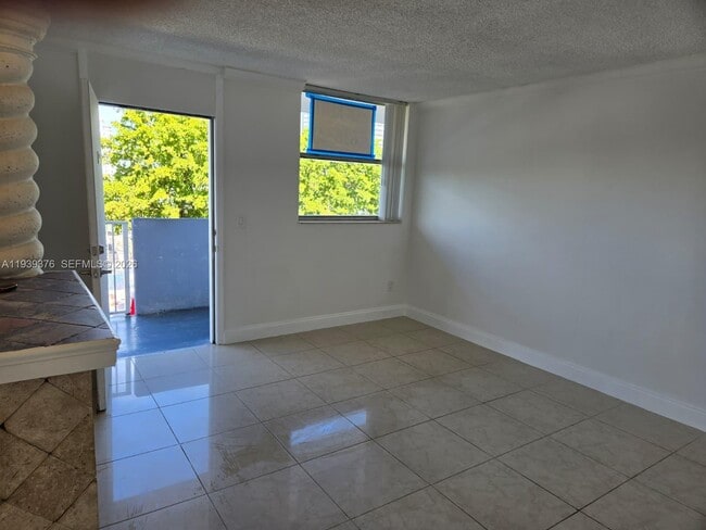 Building Photo - 1801 S Treasure Dr