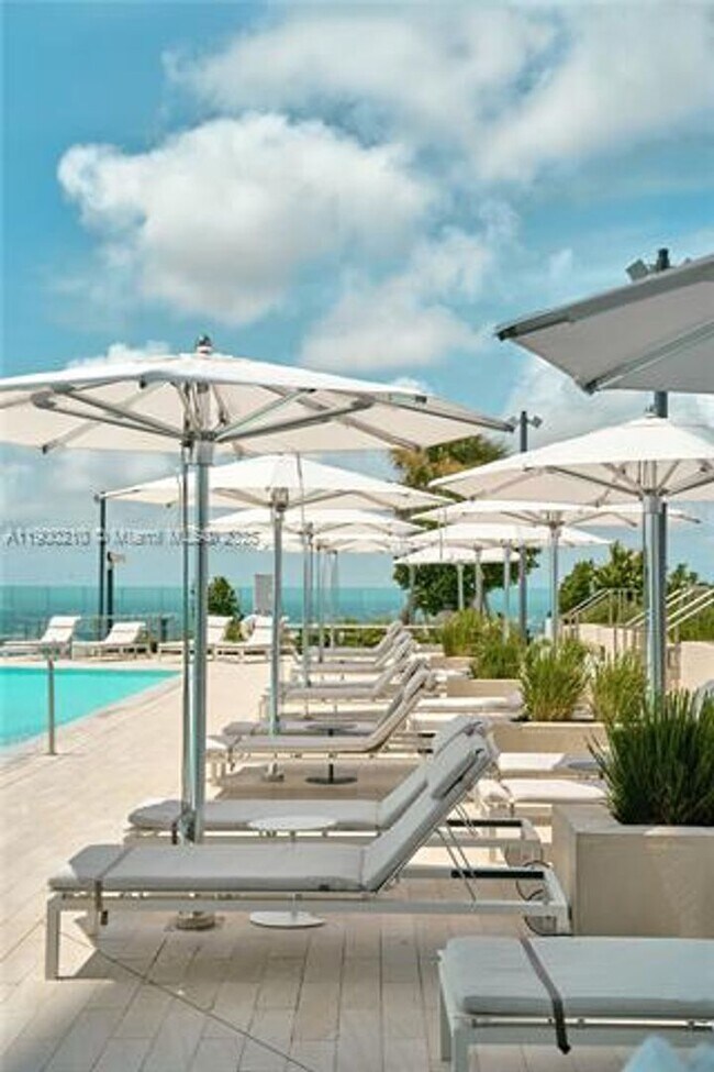 Building Photo - 300 Biscayne Blvd Way