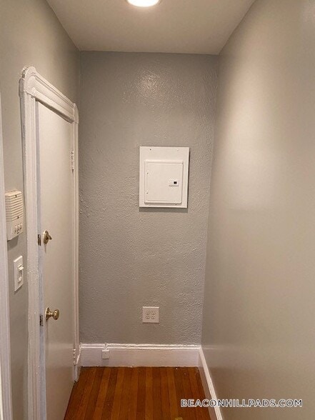 Building Photo - 72 Revere St