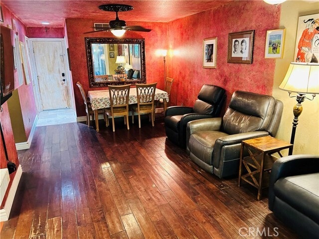 Building Photo - 1908 E Calico Dr