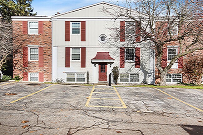 Building Photo - 728 Garland Cir