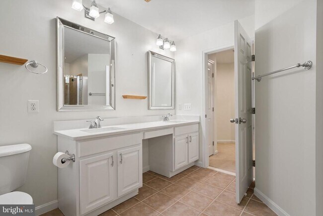 Building Photo - 5061 Kilburn St