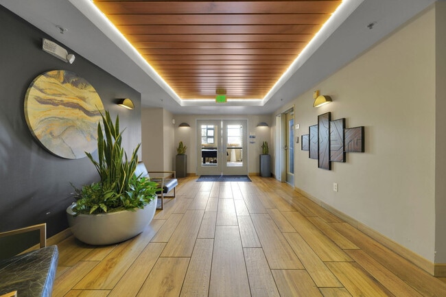 Building Photo - 355 Berry St