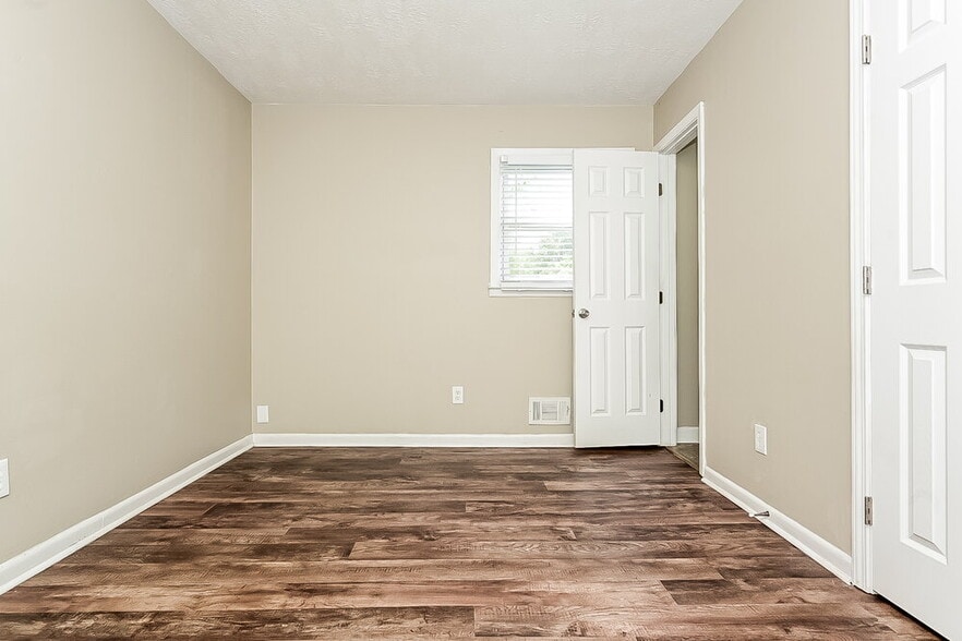 Building Photo - 694 Dixon Rd