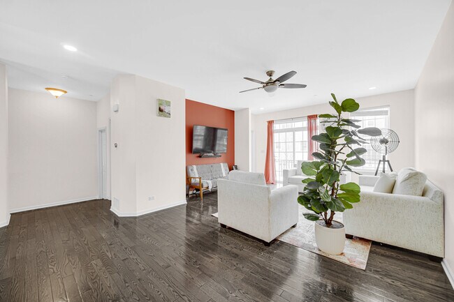 Building Photo - 57 Margaret Dr