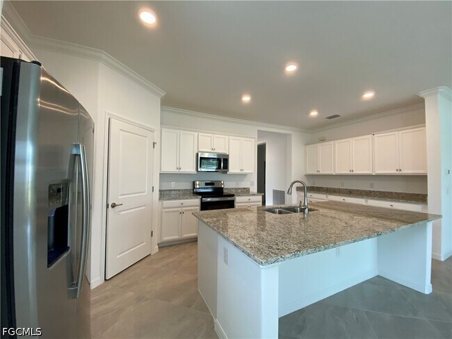 Building Photo - 14662 Cantabria Dr