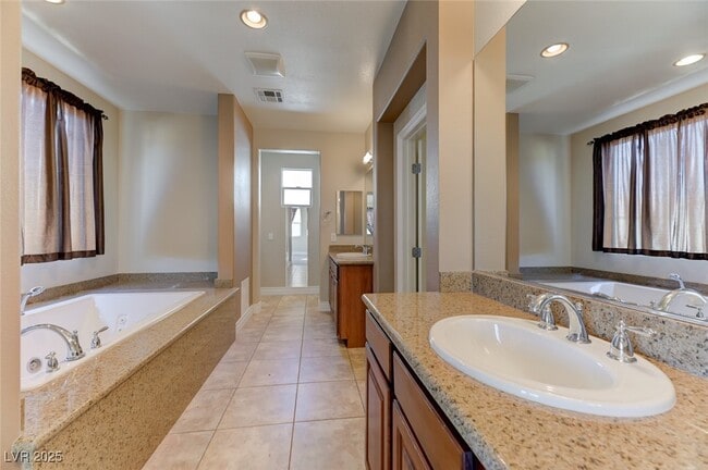 Building Photo - 104 Honors Course Dr