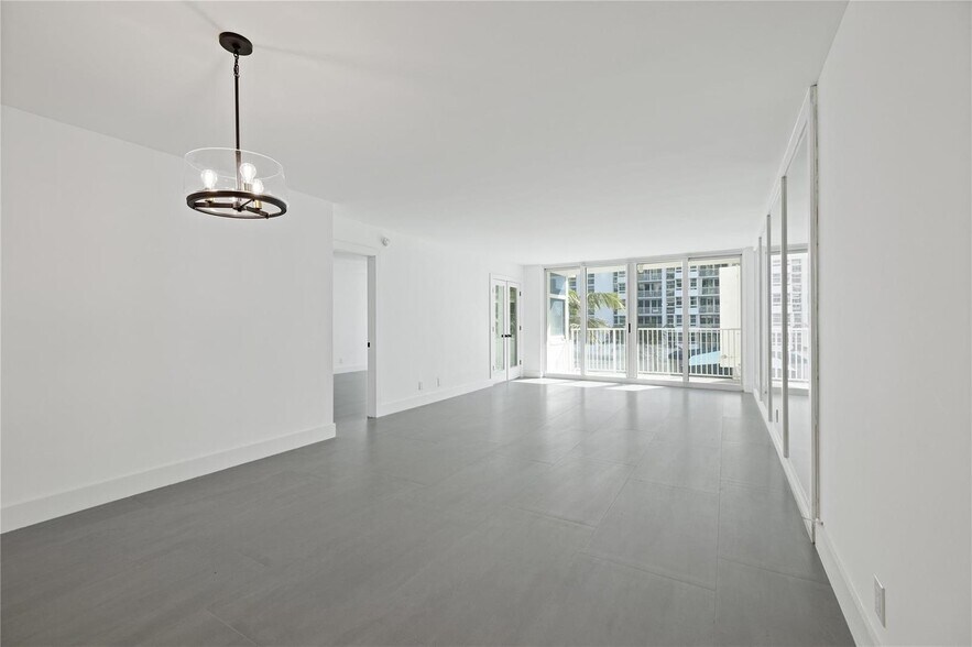 Building Photo - 1360 S Ocean Blvd